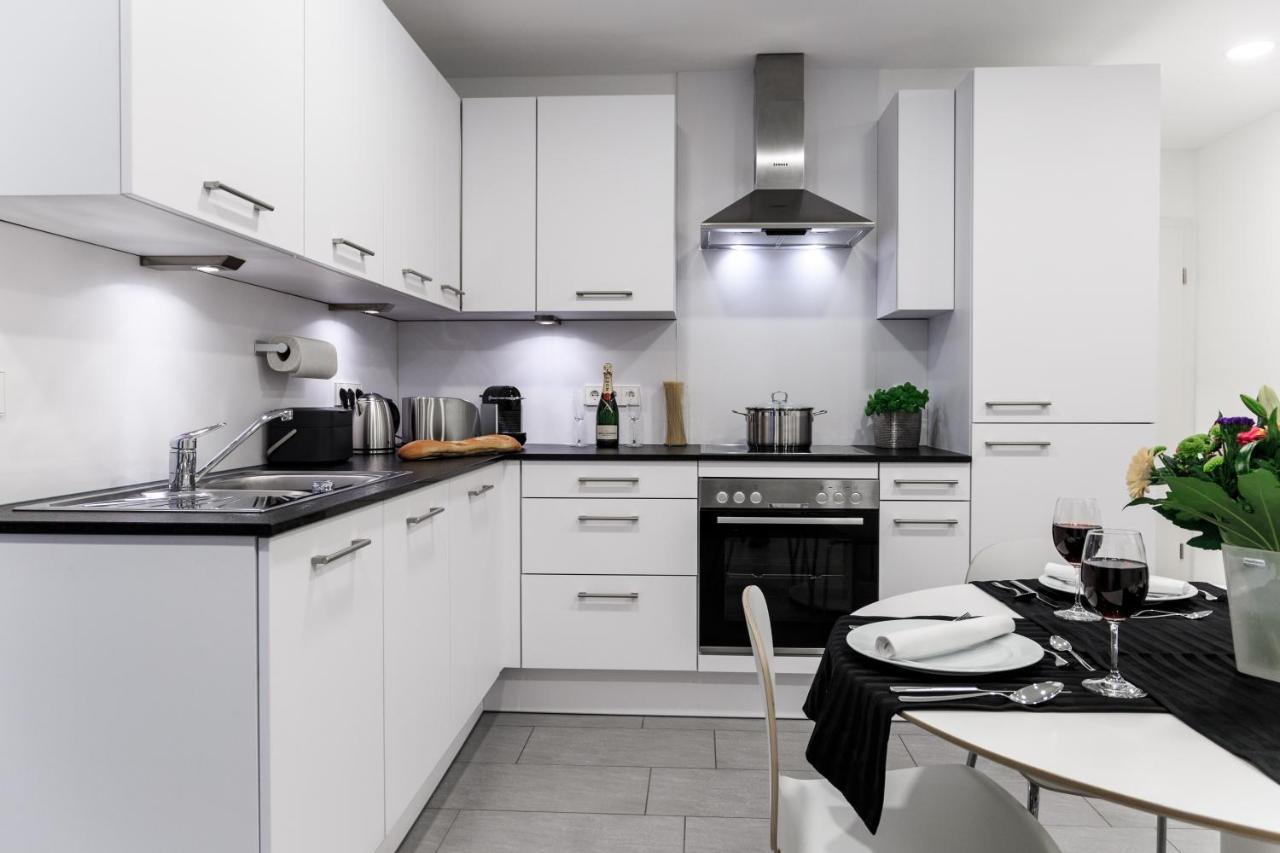 Auszeit Apartment Westend: Lakeside Retreat with 4 Bedrooms and Free Parking Friedrichshafen Exterior photo