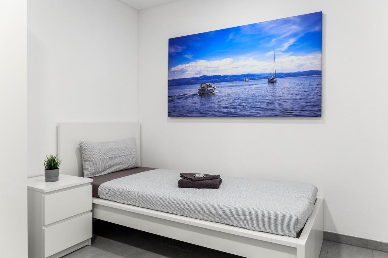 Auszeit Apartment Westend: Lakeside Retreat with 4 Bedrooms and Free Parking Friedrichshafen Exterior photo