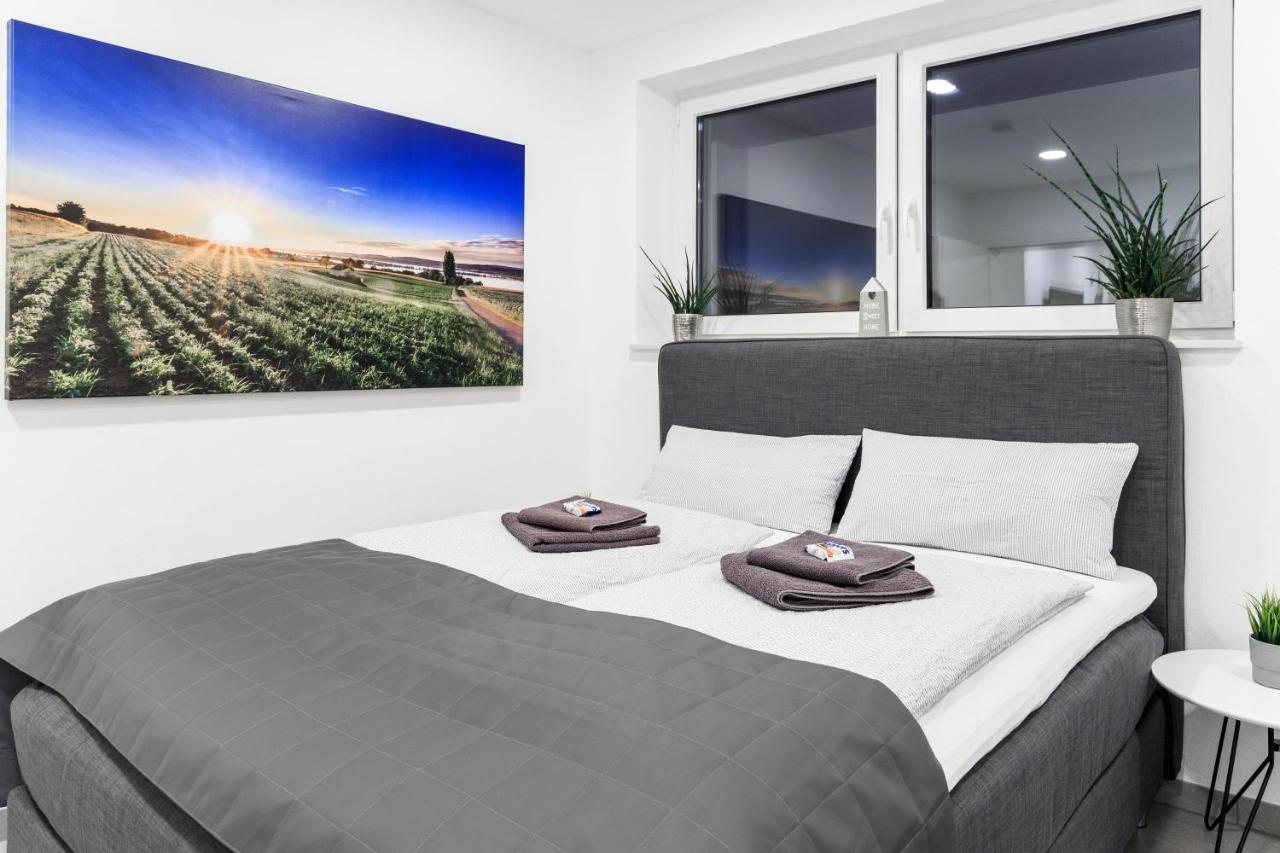Auszeit Apartment Westend: Lakeside Retreat with 4 Bedrooms and Free Parking Friedrichshafen Exterior photo