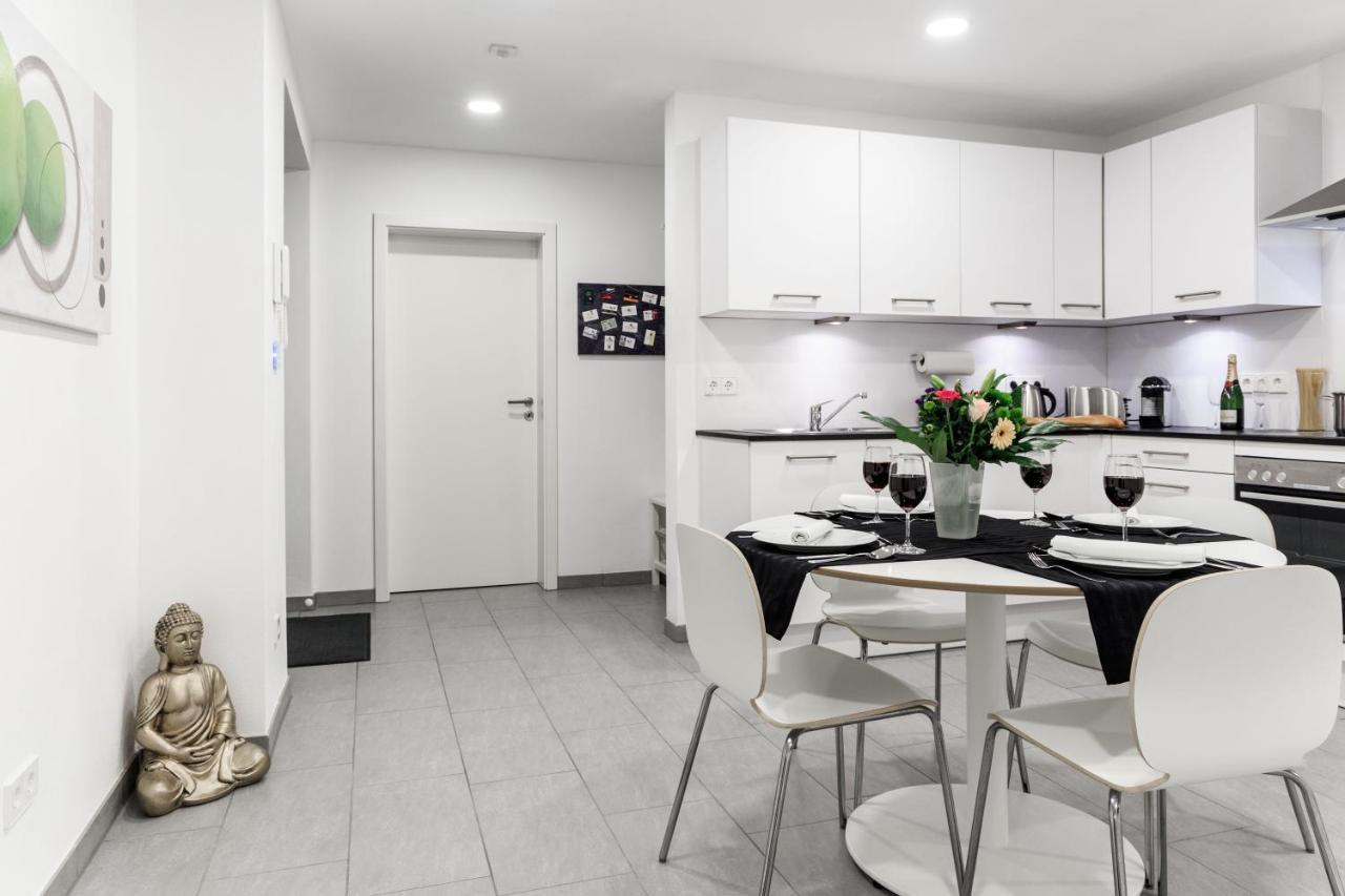 Auszeit Apartment Westend: Lakeside Retreat with 4 Bedrooms and Free Parking Friedrichshafen Exterior photo