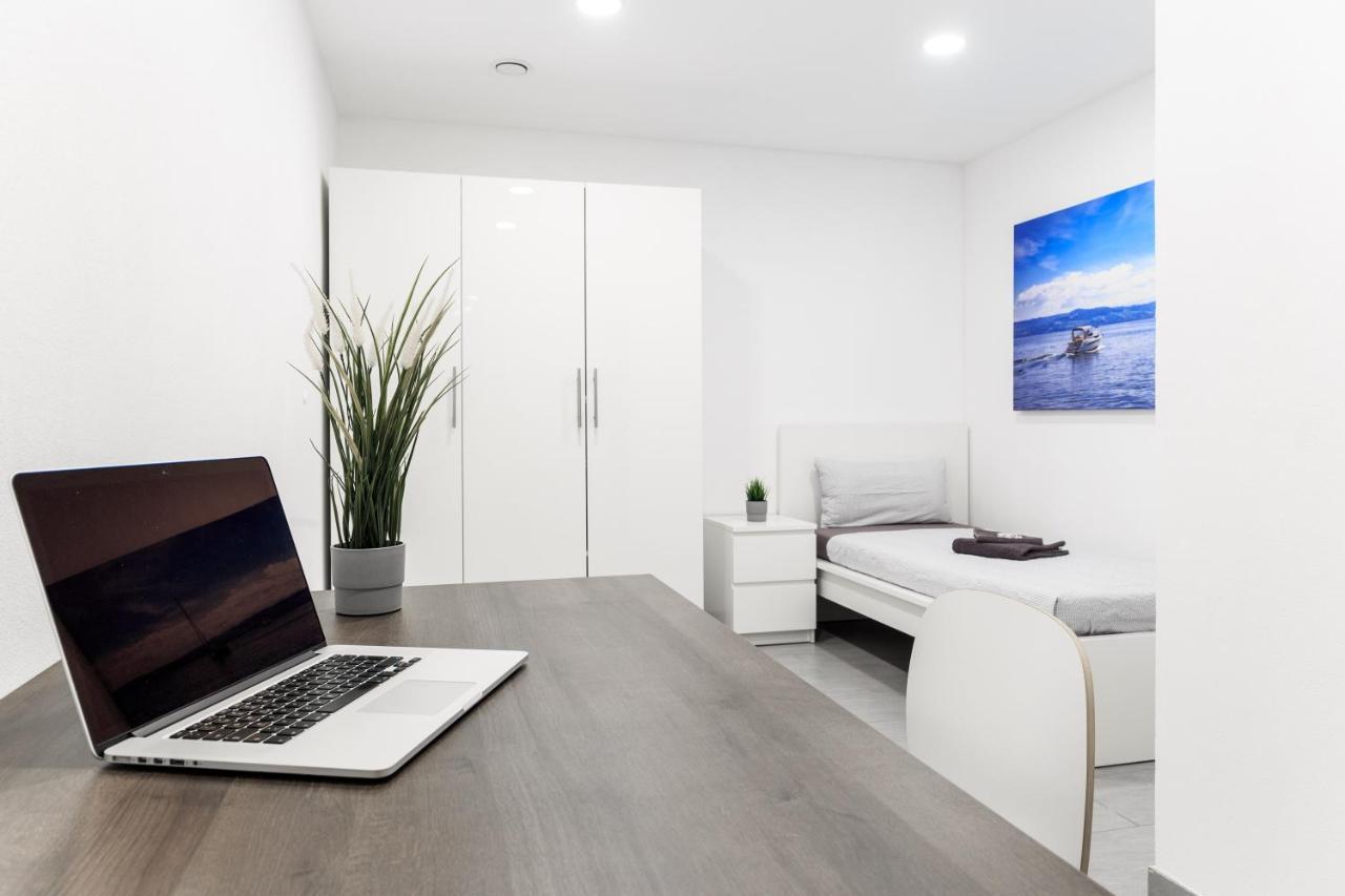 Auszeit Apartment Westend: Lakeside Retreat with 4 Bedrooms and Free Parking Friedrichshafen Exterior photo